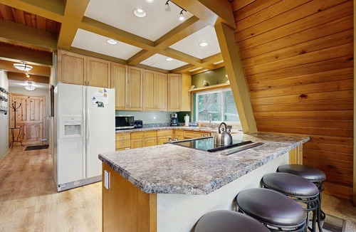 Welches Cabin | Dog-friendly, A-frame cabin with private hot tub - tranquil setting near skiing