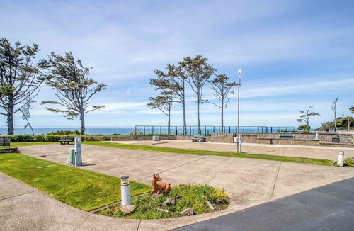 Agate Beach RV Rental | Dog Friendly, Available with 50AMP, 30AMP, Water and Sewer hook up's, WiFi