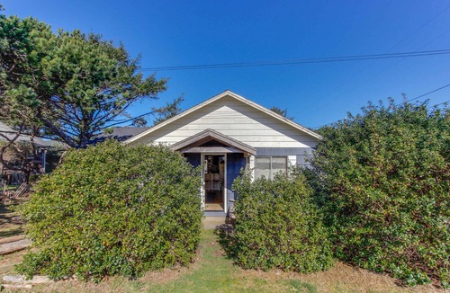 Neskowin Cabin | Dog-Friendly Beach Cottage in Peaceful Neskowin