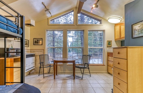 Trout Lake House | Dog-friendly cabin in the woods with kitchenette & stunning mountain views