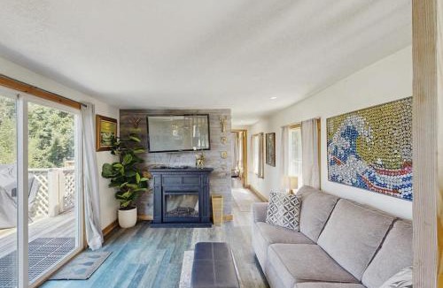 Port Orford House | Dog-friendly cabin tucked Into the trees with WiFi washer&dryer & ocean views