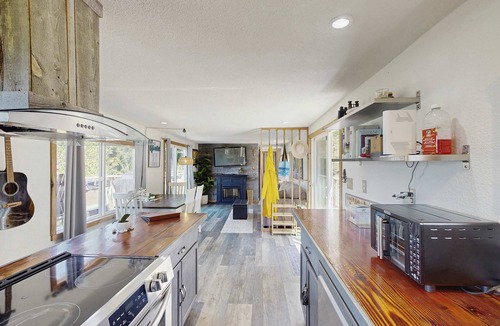 Port Orford Cabin | Dog-friendly cabin tucked Into the trees with WiFi, washer&dryer, & ocean views