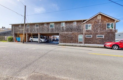 Oceanside Condo | Dog-friendly, completely remodeled modern home with beachfront views