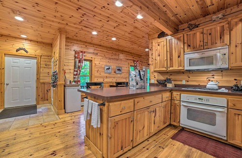 Michaywe Cabin | Dog-Friendly Gaylord Retreat < 8 Mi to Town!