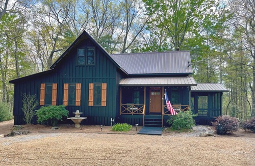 Lakemont Cabin | Dog friendly getaway near Lake Rabun and Clayton.