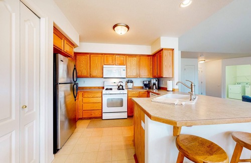 Redmond House | Dog-friendly home with enclosed yard, fireplace, W&D, central AC, & streaming