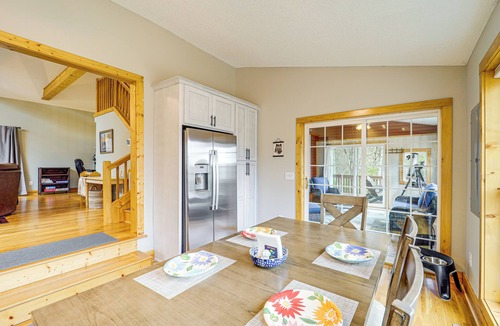 Purlear Cabin | Dog Friendly Mountain View Retreat w/Hot Tub