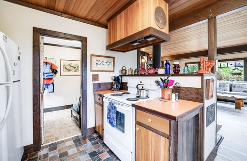 Downtown Cannon Beach Cabin | Dog-friendly, oceanfront home just a stroll from the beach and shopping & dining