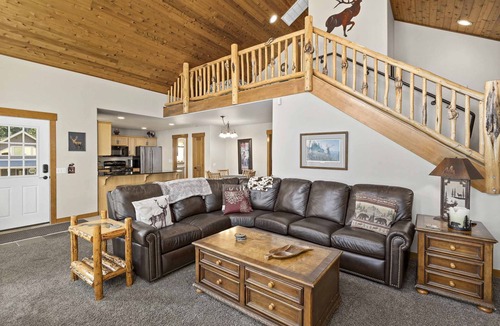 Ronald Cabin | Dog-Friendly Ronald Vacation Rental Cabin!