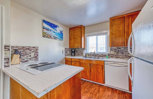 Rockaway Beach Cabin | Dog Friendly Triplex 3 private apartments Easy Walk to the Beach and Town
