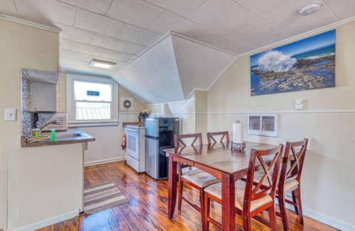 Rockaway Beach Cabin | Dog Friendly Triplex 3 private apartments Easy Walk to the Beach and Town