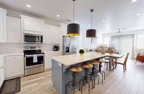 Washington Fields Condo | Dog Friendly Vacation! Athlete's Retreat | Amazing amenities
