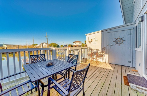 Eureka Cottage | Dog-friendly, Waterfront Cottage w/a Private Deck Overlooking the Canal