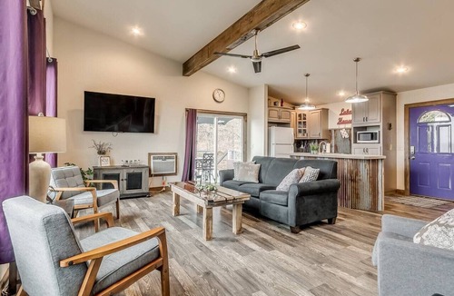 Longtown Cabin | Doing Nothing IS Something-Lakelife at it`s finest