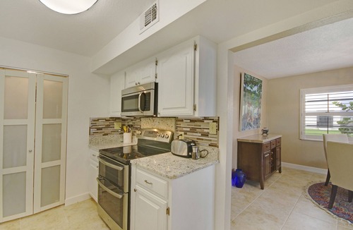 Cocoa Beach Condo | Dolphin Dreams - Upscale long term