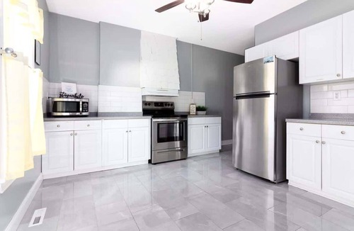 Niagara Falls House | Double House Rental – 11BR Perfect for Big Groups