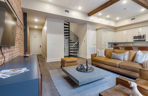 Arts/Warehouse District Apartment | DOUBLE UP ✌🏽Enjoy 2 Levels of Accommodations in the Heart of DOWNTOWN Balconies on Each Level!