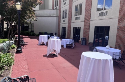 Bloomington Hotel | DoubleTree by Hilton Bloomington