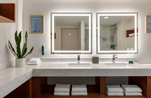 Bloomington Hotel | Doubletree by Hilton Bloomington - Minneapolis South
