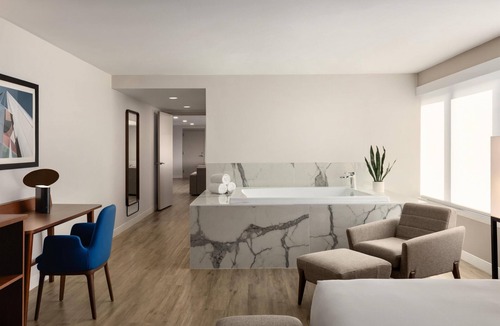 Bloomington Hotel | Doubletree by Hilton Bloomington - Minneapolis South