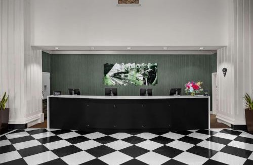 Rosemont Hotel | DoubleTree by Hilton Chicago O'Hare Airport-Rosemont