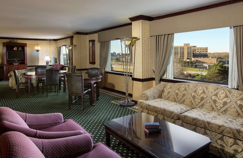 Naperville Hotel | DoubleTree by Hilton Lisle Naperville
