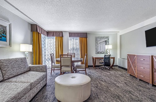 Westown Hotel | DoubleTree by Hilton Milwaukee Downtown