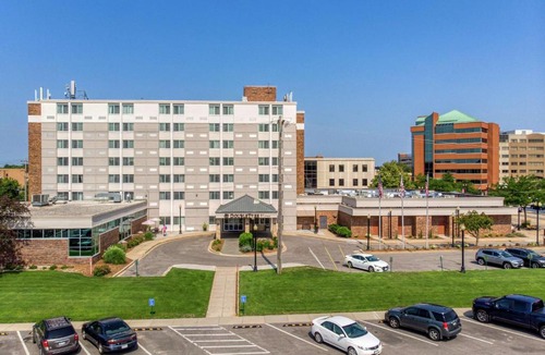 Neenah Hotel | DoubleTree by Hilton Neenah