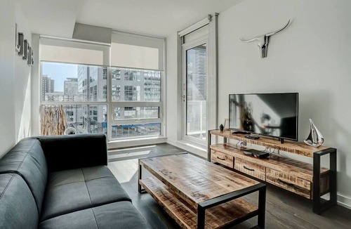 Byward Market - Parliament Hill Apartment | Downtown 2BR Gem with Balcony and Skyline Views