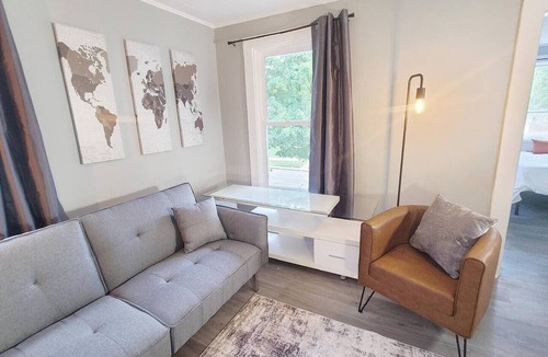Fort Wayne Apartment | Downtown-Adjacent 2BR Apartment | Pet Friendly Stay