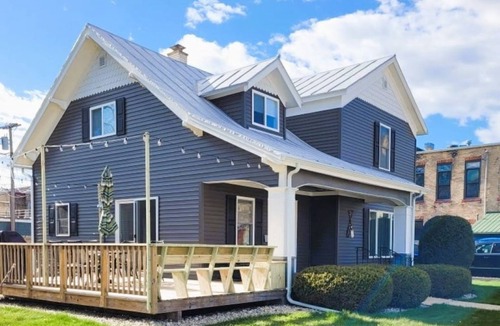 Algoma House | Downtown Algoma - Walk to Beach, Shops, Marina. Easy access to Door County!