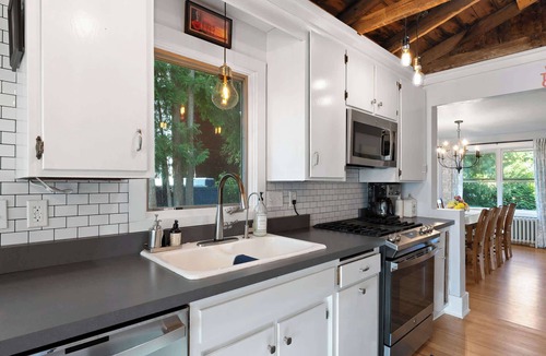 Baileys Harbor House | Downtown Baileys Harbor Waterfront: Limestone Edge