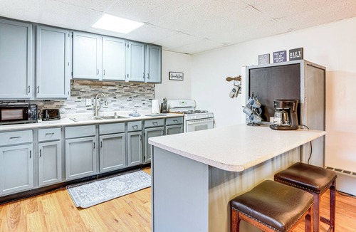 Beulah Apartment | Downtown Beulah Pet-Friendly Apt Near Lake & Shops