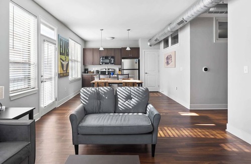 Mile Square Apartment | Downtown corner unit with free parking