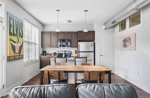 Mile Square Apartment | Downtown corner unit with free parking