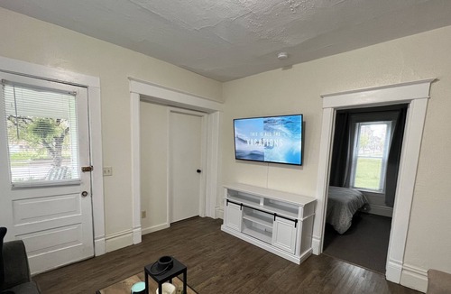 Holland Cottage | Downtown Cottage