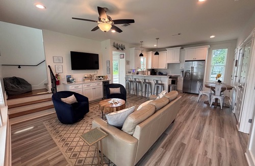 Pass Christian House | Downtown Dreaming: Walk to Beach, Restaurants, Shopping. New Construction!