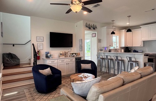 Pass Christian House | Downtown Dreaming: Walk to Beach, Restaurants, Shopping. New Construction!