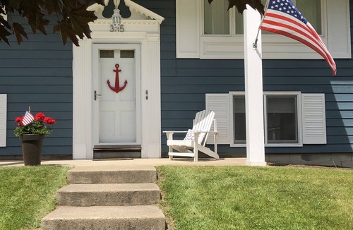 Grand Haven House | Downtown Duplex Upper with garage