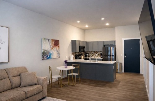 Downtown Eau Claire Apartment | Downtown Eau Claire 1BR on S Barstow