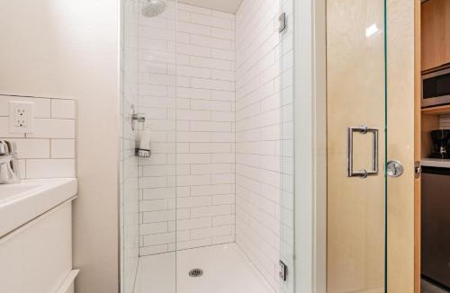 First Hill Apartment | Downtown Edge-Stylish Studio Near Hospitals & Downtown-03