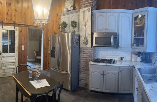 Orange House | Downtown historic Charmer
