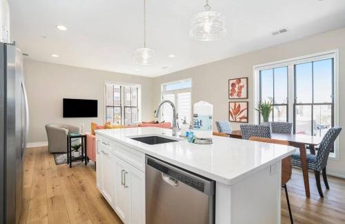 Holland House | Downtown Holland Condo with Views and Balconies