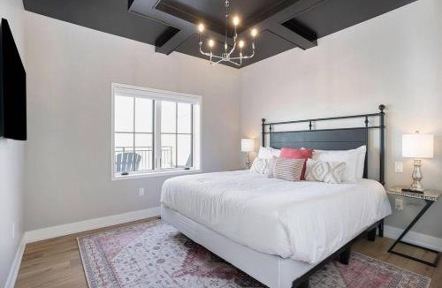 Holland House | Downtown Holland Condo with Views and Balconies