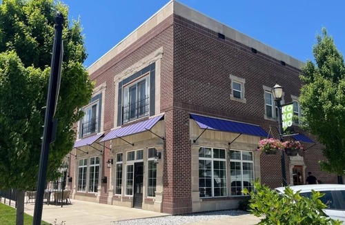 Kokomo Condo | Downtown Kokomo! Modern upper condo, walk to everything!
