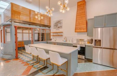 Central Business District Apartment | Downtown Mobile Luxe: Pets Ok, Walkable, Secure Parking