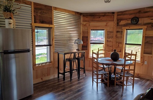 Mountain City House | Downtown Mountain City