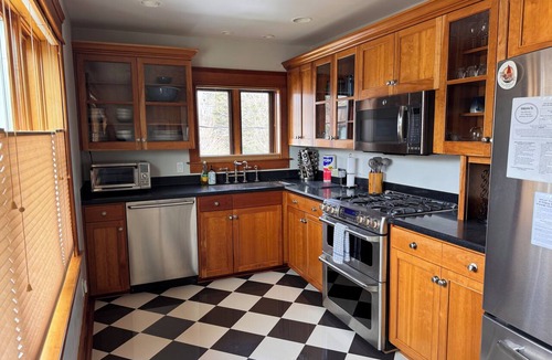 Northport Apartment | Downtown Northport walking to everything including beach!