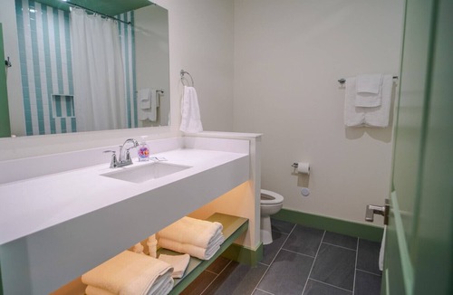 Biloxi Bed & Breakfast | Downtown Ocean Springs Suite 208