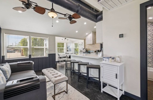 Garfield House | Downtown Phoenix Modern Retreat B | Walkable